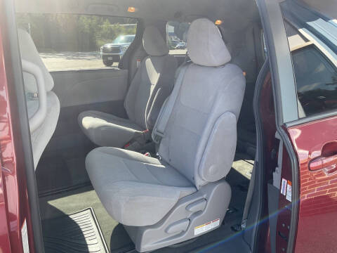 2015 Toyota Sienna LE 8-Passenger