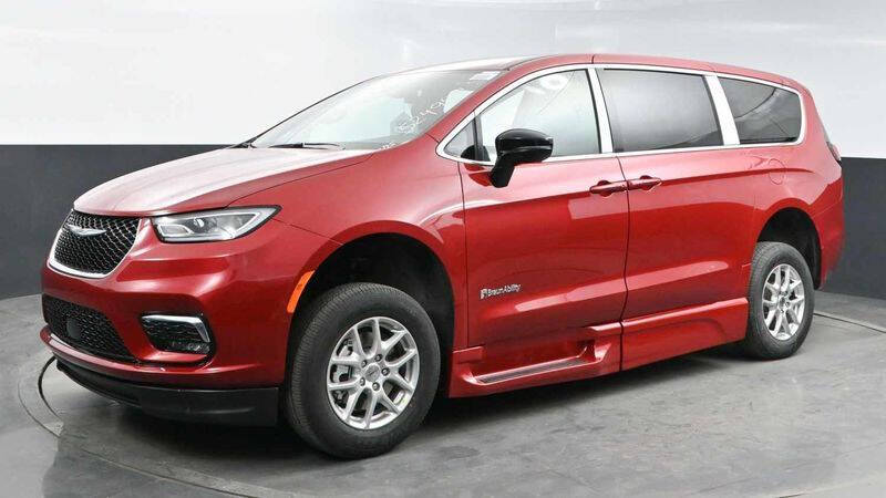 2025 Chrysler Pacifica Select