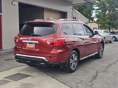 2017 Nissan Pathfinder SV