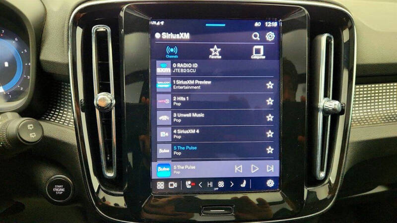 2025 Volvo XC40 B5 Plus Dark Theme