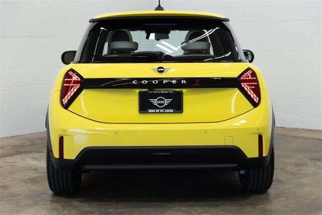 2025 MINI Hardtop 2 Door Cooper S Signature Trim