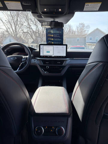 2025 Ford Explorer ST-Line
