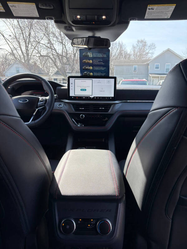 2025 Ford Explorer ST-Line