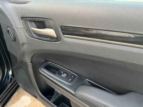 2014 Chrysler 300 C John Varvatos Limited Edition