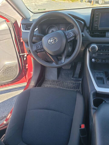 2020 Toyota RAV4 LE