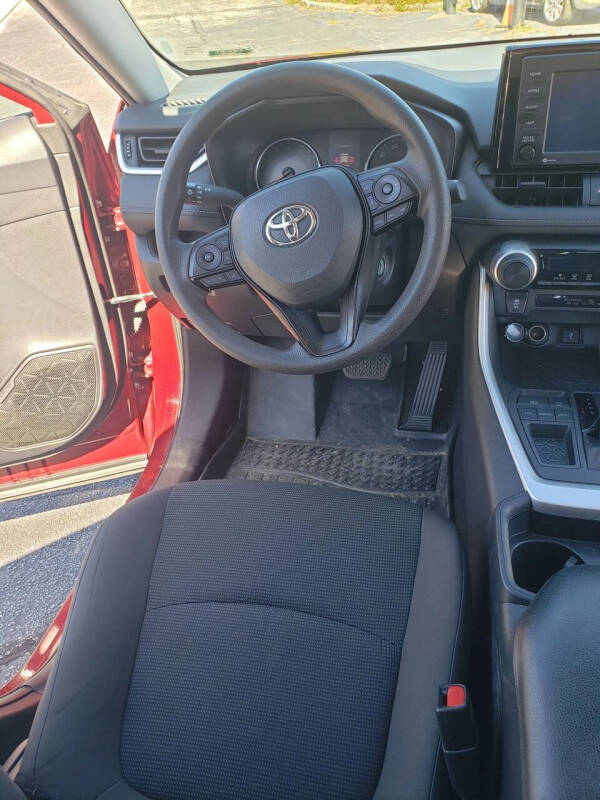 2020 Toyota RAV4 LE