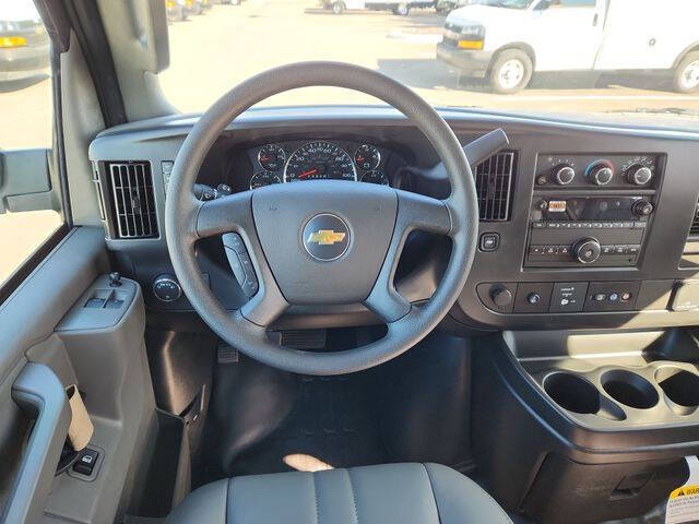 2025 Chevrolet Express 3500
