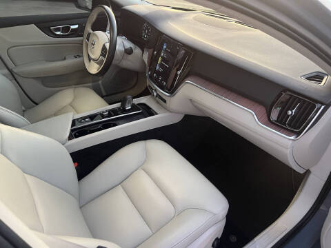 2022 Volvo S60 B5 Momentum