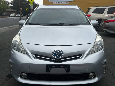 2013 Toyota Prius v Five