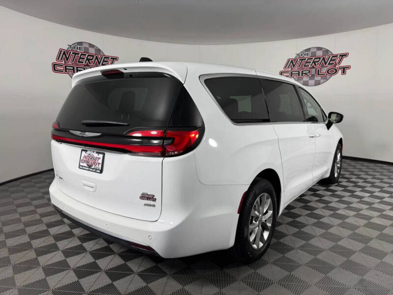 2024 Chrysler Pacifica Touring L