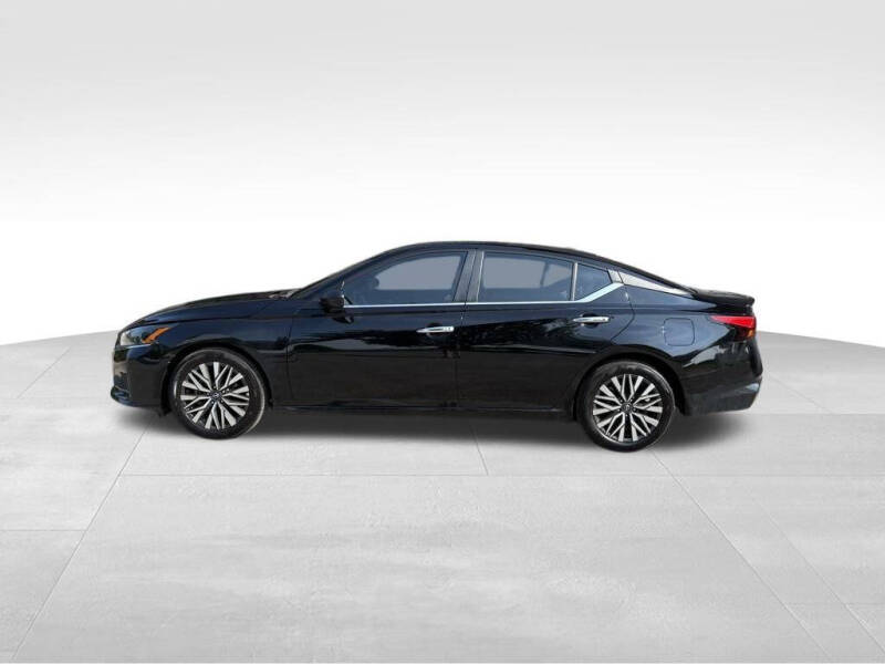 Used 2024 Nissan Altima SV with VIN 1N4BL4DV7RN372440 for sale in Maysville, KY