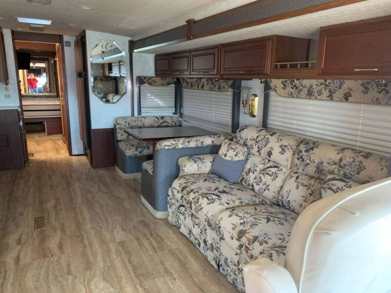 2004 Freightliner XC Chassis