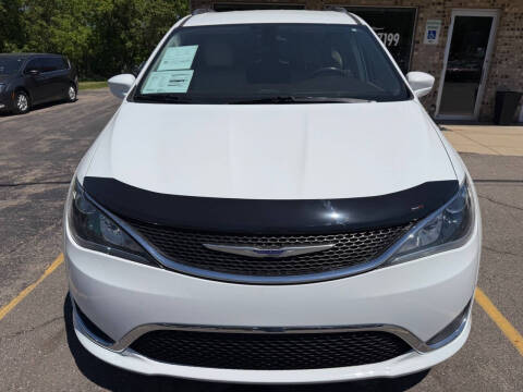 2017 Chrysler Pacifica Touring-L Plus