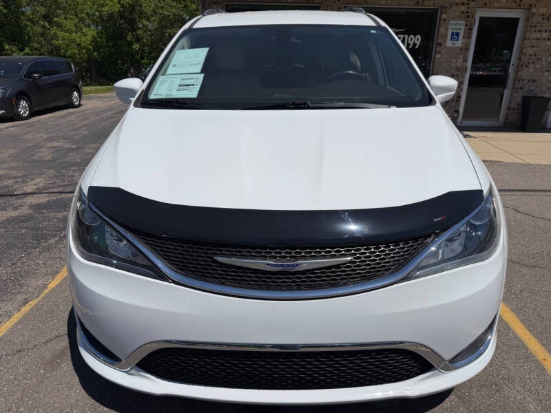 2017 Chrysler Pacifica Touring-L Plus