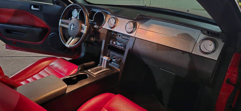 2005 Ford Mustang GT Deluxe