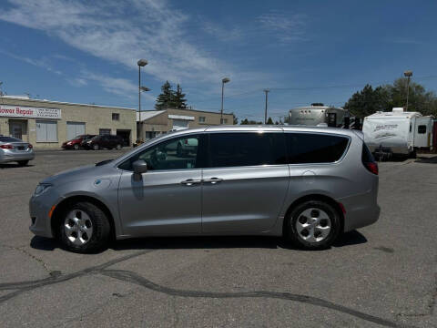 2017 Chrysler Pacifica Hybrid Touring Plus