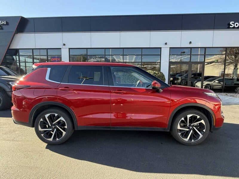 2022 Mitsubishi Outlander ES