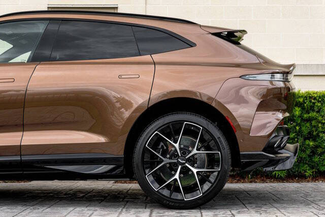 2025 Aston Martin DBX 707