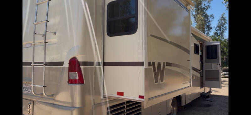 2003 Winnebago Adventurer