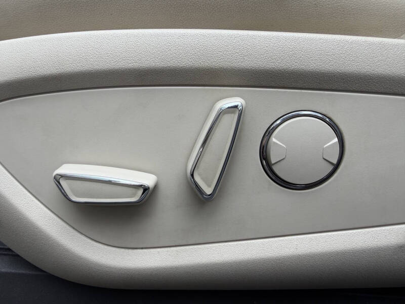2019 Lincoln Nautilus Select