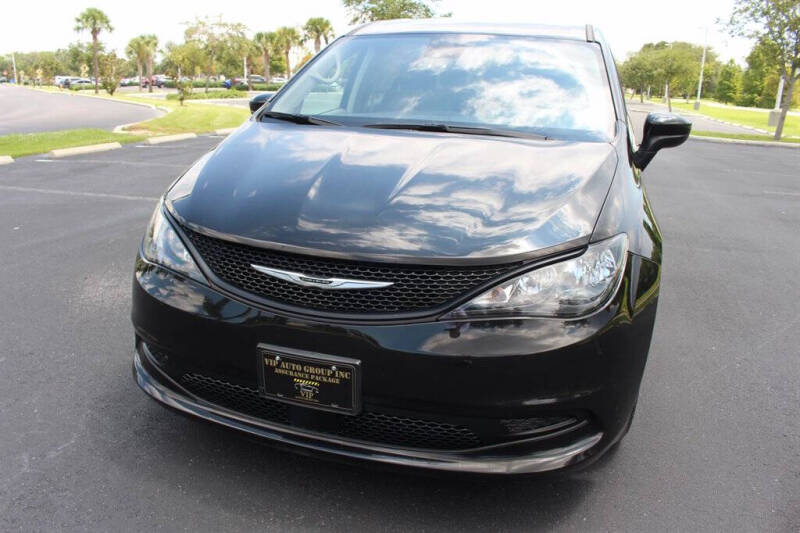 2023 Chrysler Voyager LX