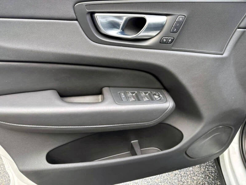 2025 Volvo XC60 B5 Plus Dark Theme