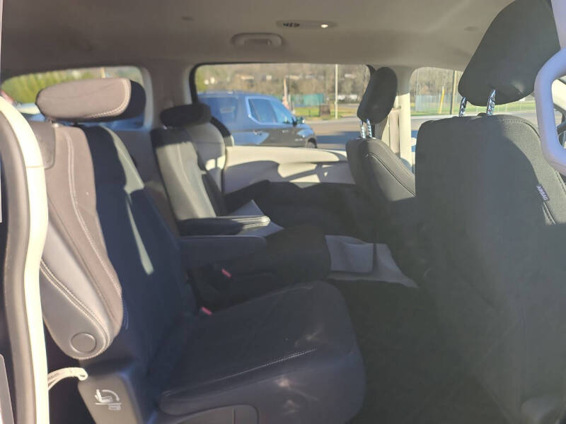 2023 Chrysler Voyager LX