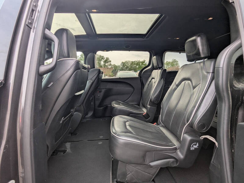 2020 Chrysler Pacifica Limited Red S