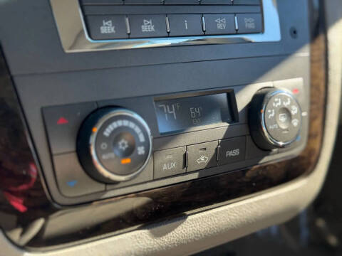 2011 Cadillac DTS Luxury Collection