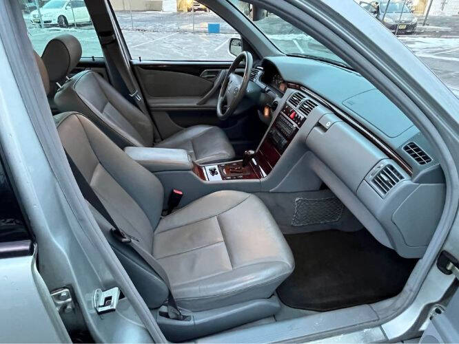 2000 Mercedes-Benz E-Class