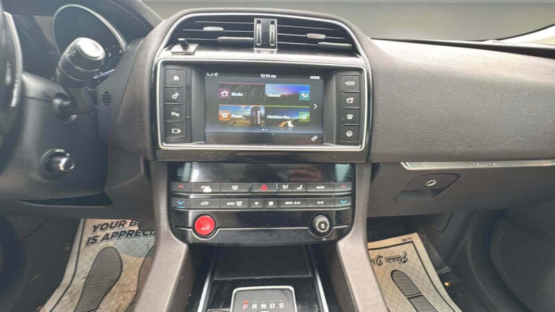 2017 Jaguar F-PACE 35t Prestige