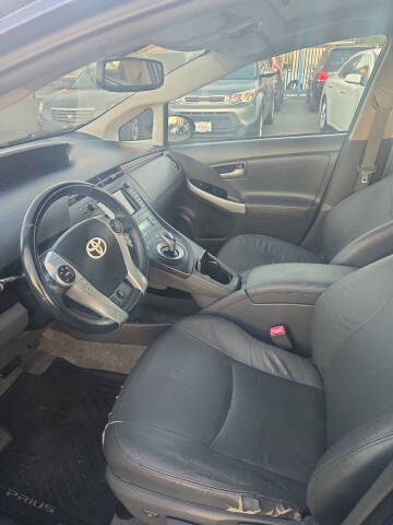 2010 Toyota Prius III