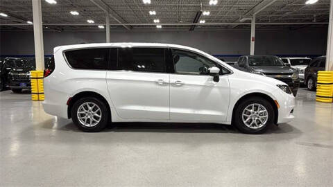 2022 Chrysler Voyager LX