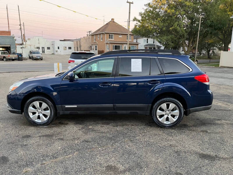 2011 Subaru Outback I Limited photo 2