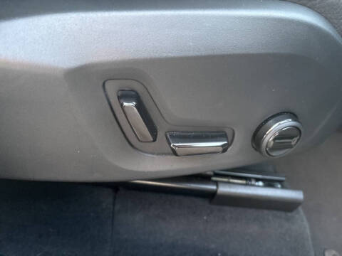 2025 Volvo XC60 B5 Plus Dark Theme