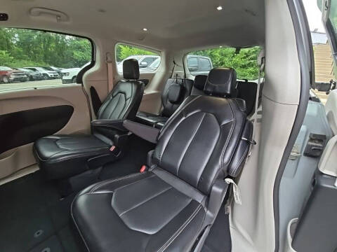 2024 Chrysler Pacifica Touring L