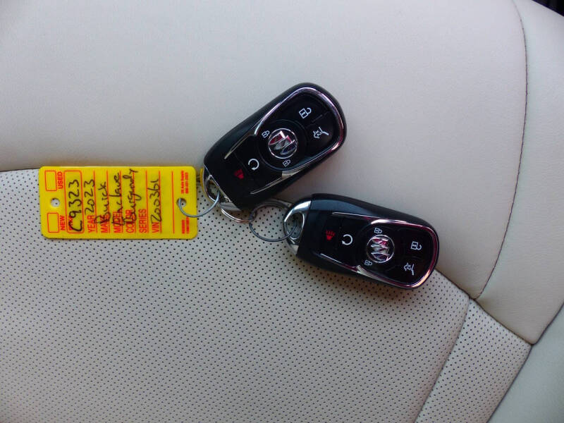 2023 Buick Enclave Essence