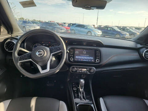 2023 Nissan Kicks SR