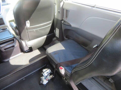 2016 Toyota Sienna LE Mobility 7-Passenger