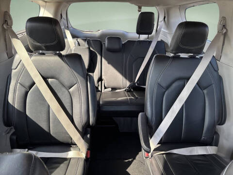 2022 Chrysler Pacifica Touring L