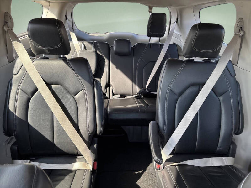 2022 Chrysler Pacifica Touring L