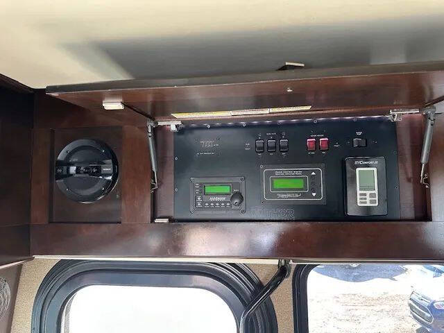 2016 Freightliner XCR Chassis