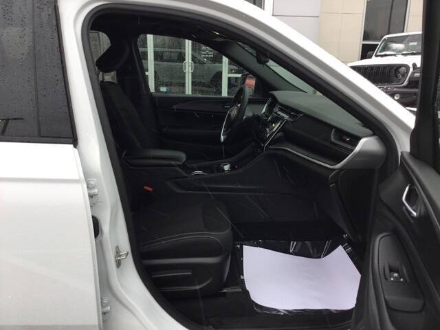 2024 Jeep Grand Cherokee L Laredo