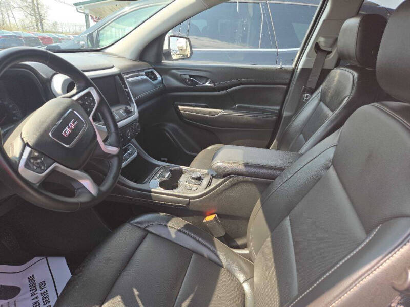 2023 GMC Acadia SLT