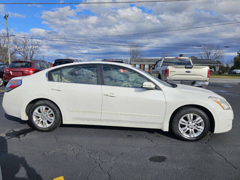 2010 Nissan Altima S photo 5