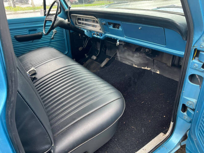 1967 Ford F250 Custom Cab 2WD