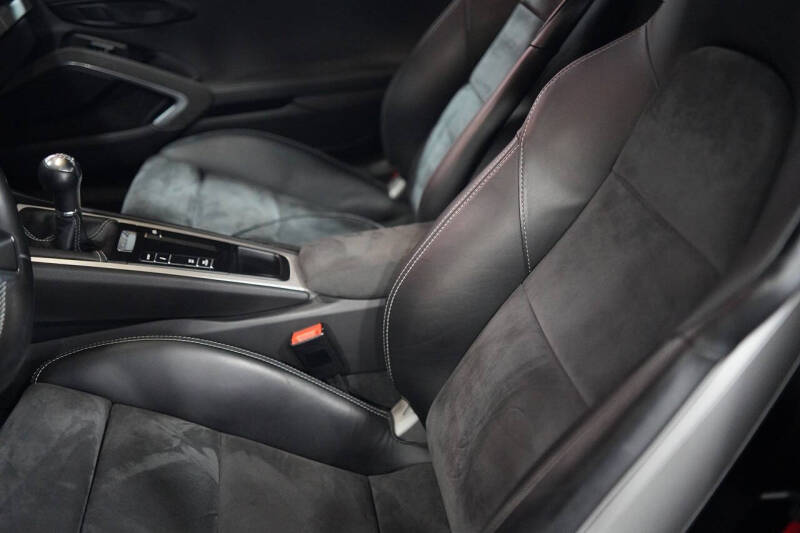 2016 Porsche Cayman GT4