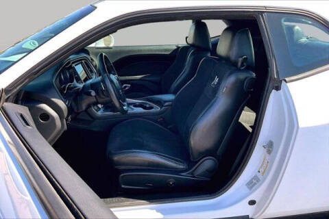 2017 Dodge Challenger 392 HEMI Scat Pack Shaker