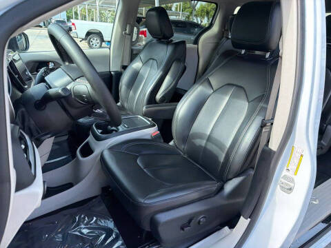 2023 Chrysler Pacifica Touring L