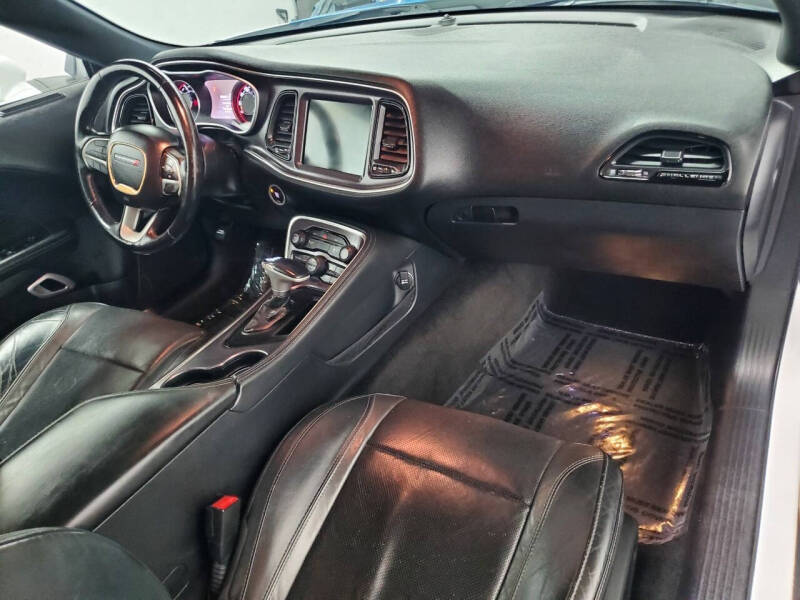 2015 Dodge Challenger SXT Plus